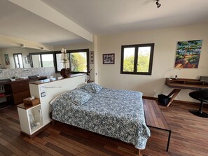 5 bedrooms, desk, iron/ironing board, free WiFi