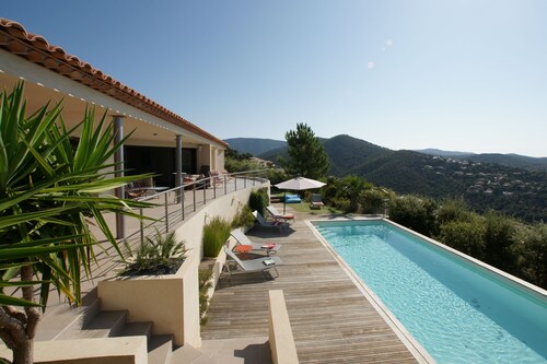 Neue 280m2-Architekturvilla (2011), Schwimmpool, Meer-/Golfplatz-Panoramablick