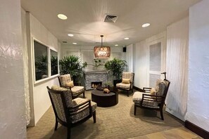 Interior - Fabulous Foster towers (Honolulu)