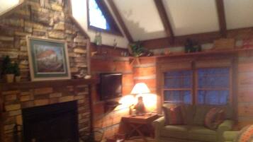 Smart TV, fireplace, DVD player, table tennis