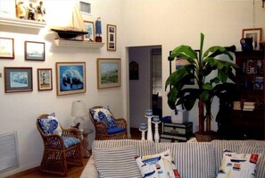 Smart TV, fireplace, DVD player, table tennis