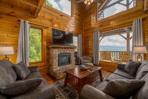 Smart-TV, peis, DVD-spiller og fotballspill