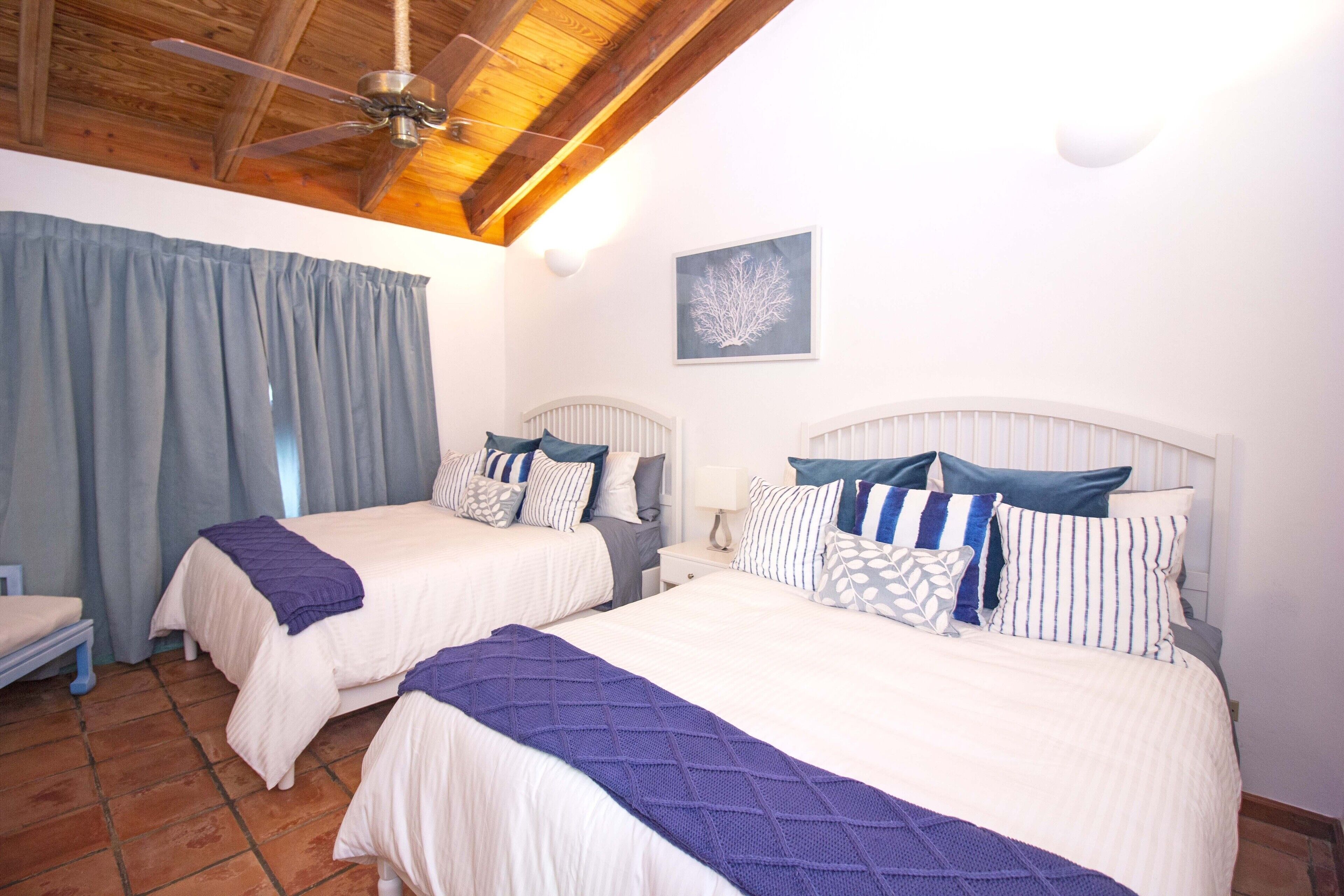 2 habitaciones, tabla de planchar con plancha, wifi y ropa de cama 