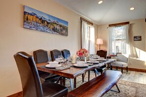 Dining - Breckenridge Loft On Main St. – Mountain Luxury In The Heart Of Downtown! (Breckenridge)
