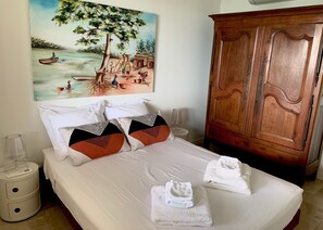 3 slaapkamers, een strijkplank/strijkijzer, reisbedje, gratis wifi