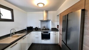 Kaffetrakter/tekoker, kjøleskap, mikrobølgeovn og ovn