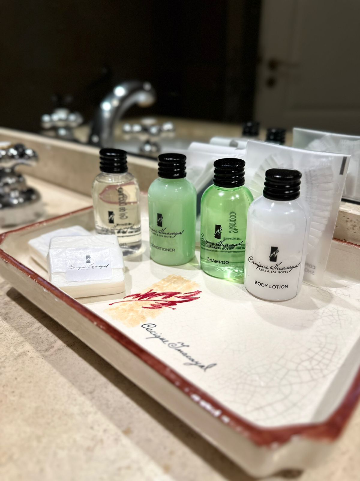 superior double room, 2 single beds, lake view | bathroom | combined shower/bathtub, deep-soaking bathtub, free toiletries, bidet