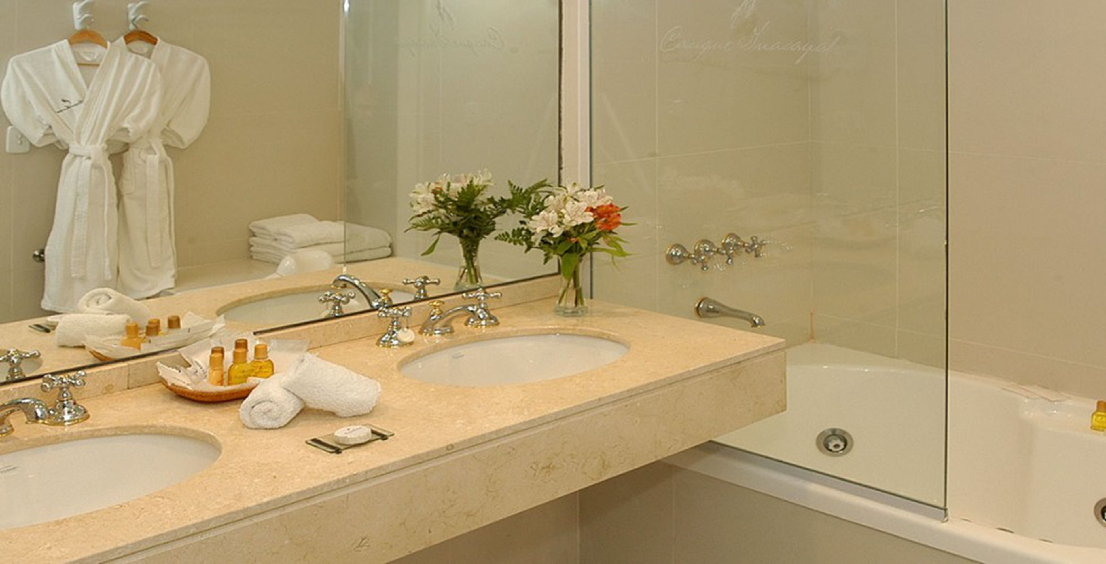 combined shower/bathtub, deep-soaking bathtub, free toiletries, bidet