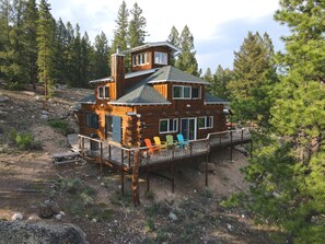 A log cabin with a deck, multiple windows, and a chimney. - Stunning Mountain Home for the Families & Outdoor Enthusiasts (Twin Lakes)