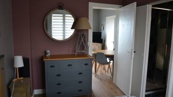 1 chambre, fer et planche à repasser, lit parapluie, Wi-Fi gratuit