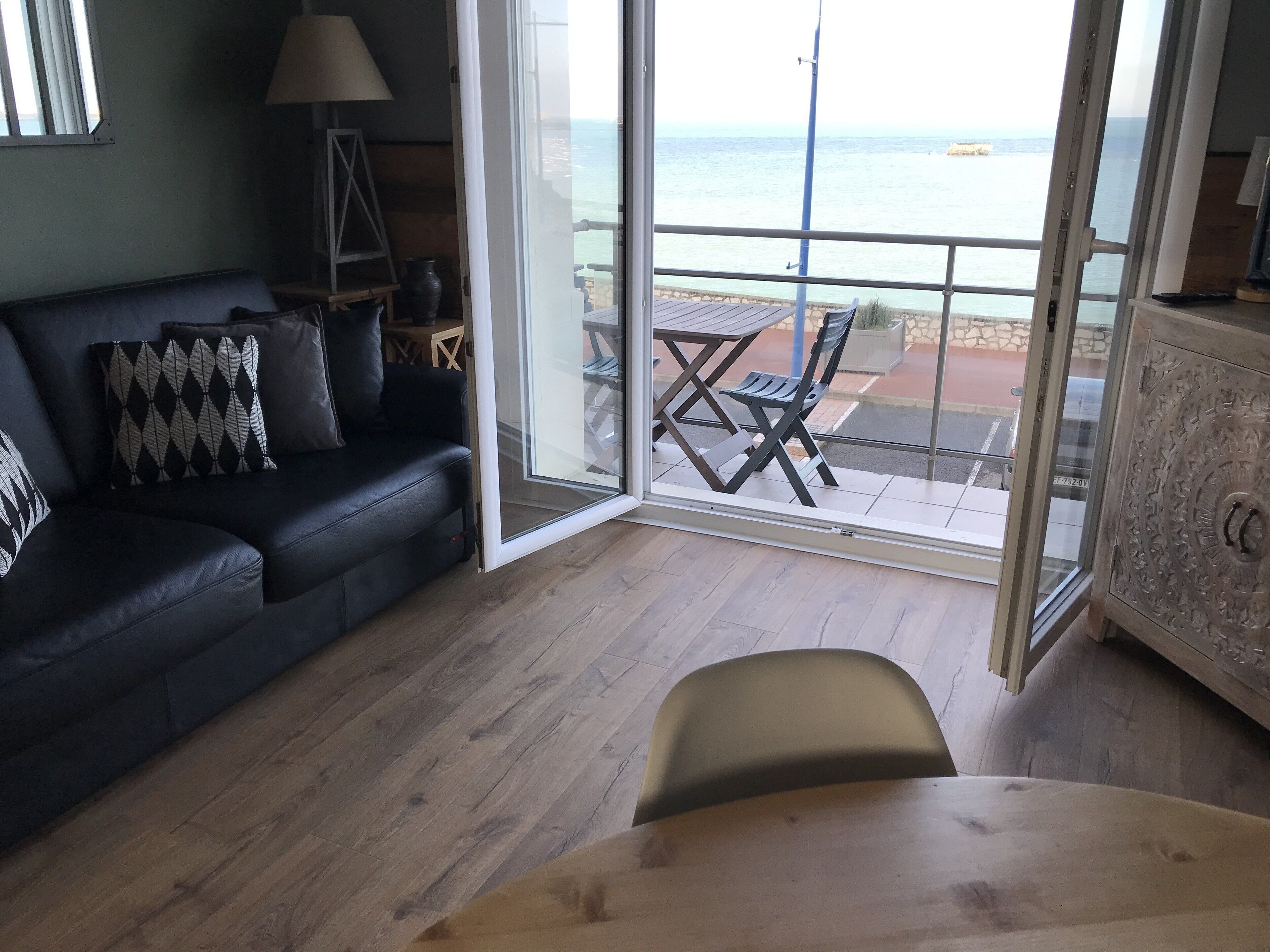 Smart-TV, Kamin, DVD-Player, Stereoanlage