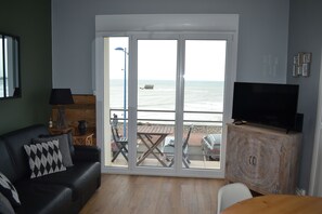 Smart-TV, Kamin, DVD-Player, Stereoanlage