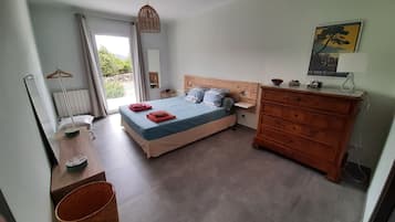 3 bedrooms, iron/ironing board, travel cot, free WiFi