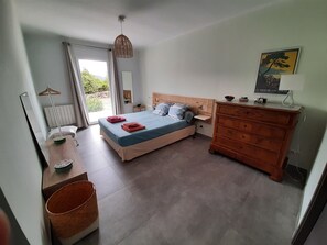 3 chambres, fer et planche à repasser, lit parapluie, Wi-Fi gratuit