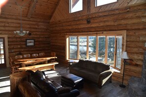 Een smart-tv, een dvd-speler en een filmbibliotheek