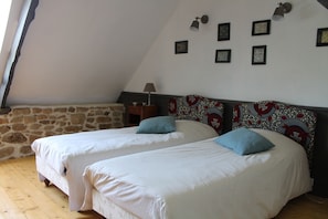 3 habitaciones, tabla de planchar con plancha y wifi gratis