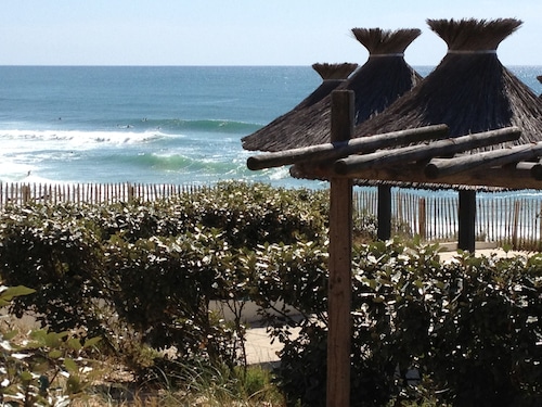 PRETTY VILLA JACUZZI HEATED, WIFI, renovated 2018 facing the golf LACANAU-OCEAN 6 p