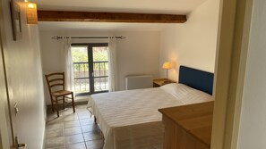 4 chambres, fer et planche à repasser, lit parapluie, Wi-Fi gratuit