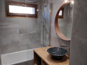 Combined shower/tub, hair dryer, towels, soap