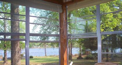 Lakefront Home with Onsite Boat Launch! Great Fishing! Very Relaxing!