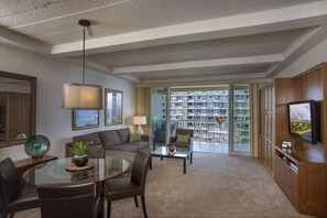 TV - Sea, beach and courtyard views - prime location (Lahaina)