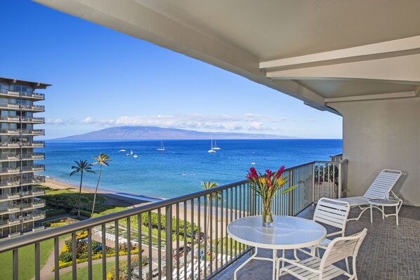 Property grounds - Sea, beach and courtyard views - prime location (Lahaina)