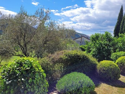 bonita casa de campo en la granja reformada
