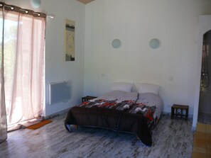 2 bedrooms, WiFi, bed sheets