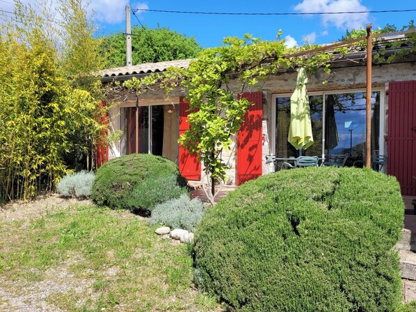 Exterior - pretty cottage in renovated farmhouse (Vesseaux)