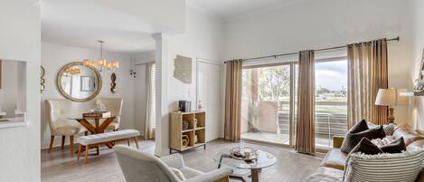 Smart TV, lettore DVD, libri