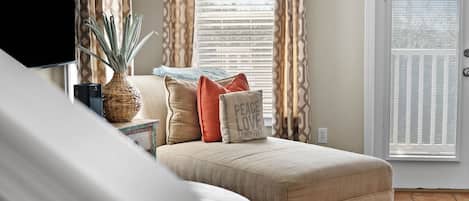 Télévision, lecteur de DVD, livres