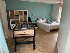 4 bedrooms, iron/ironing board, travel cot, free WiFi