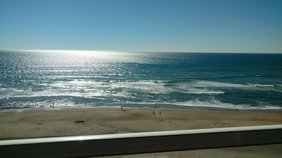 Ocean Front Condo - 1 Bedroom/bath - Sleeps 4