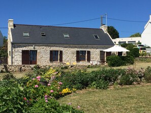 Exterior - Sea view on Audierne bay, house 6 pers 500 m from the beach TV / SAT / Internet (Plouhinec)