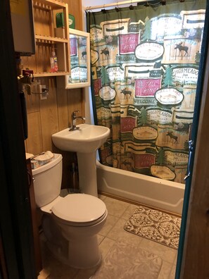 Duschwanne, Seife, Toilettenpapier