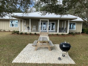 Outdoor dining - Recently remodeled Waterfront Home W/ Separate Guest House On Perdido Bay (Elberta)