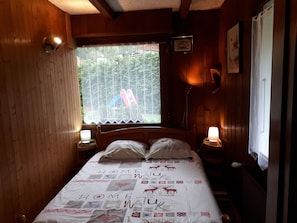 1 quarto, escrivaninha, ferros/tábuas de passar roupa, Wi-Fi de cortesia
