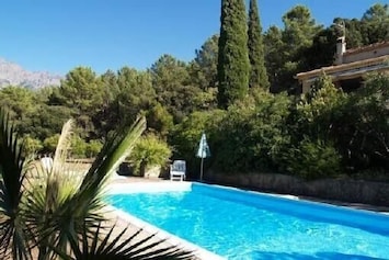 piscine devant la maison