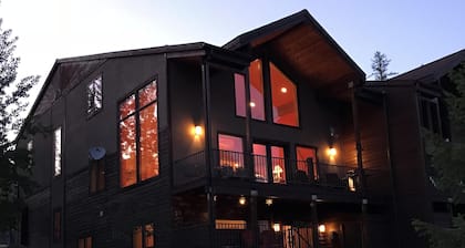 Whitefish Mountain Ski Resort, lujosa casa adosada de 3500 pies cuadrados en ski out