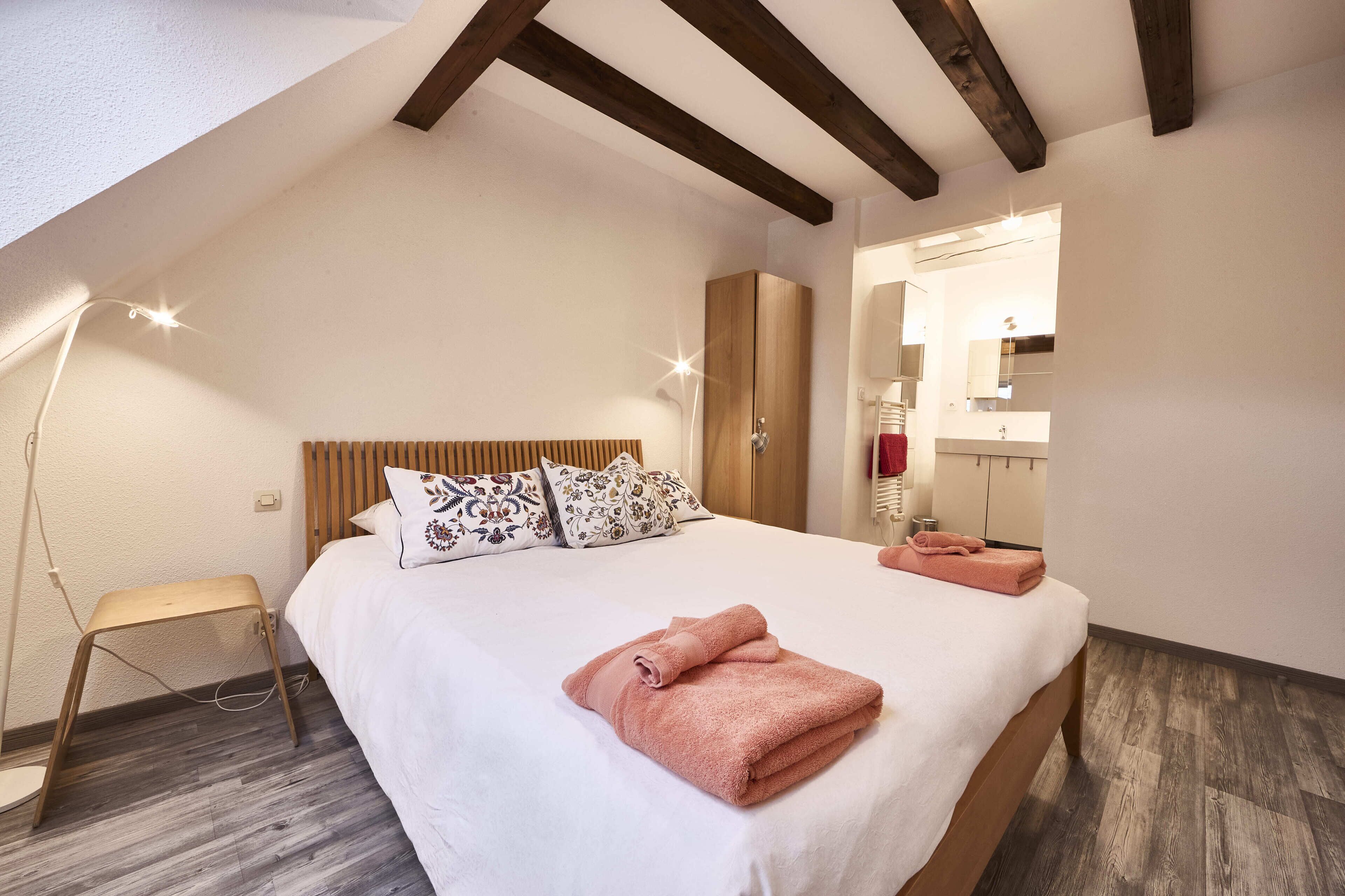 3 habitaciones, tabla de planchar con plancha y wifi gratis 