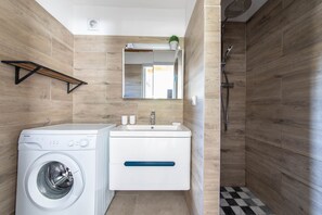 Handtücher, Seife, Toilettenpapier