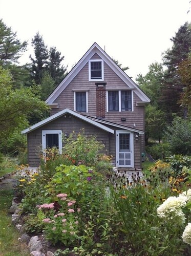 Walk to Acadia! Maine 
Farmhouse 2025: 3 night min May-Labor Day