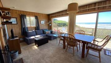 Smart TV, fireplace, DVD player