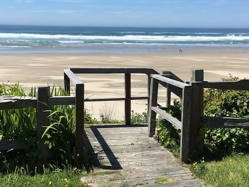 Klassinen Honeymoon Beach Cottage. Yksityinen, romanttinen, merenranta.  Lemmikkiystävällinen. 