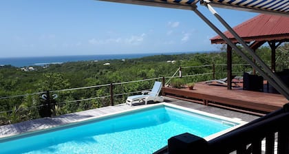 Villa 6/8 pers swimming pool, breathtaking sea view, facing Marie-Galante