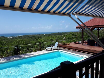 Villa 6/8 pers swimming pool, breathtaking sea view, facing Marie-Galante