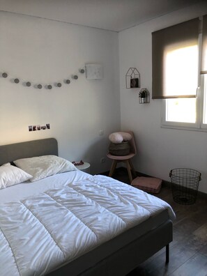 4 bedrooms, iron/ironing board, WiFi, bed sheets - Single storey house with heated pool  (Bouaye)