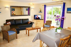 TV - BEACH 100 meters charges included water heating electricity ParkingPrivateGarden (Barneville-Carteret)