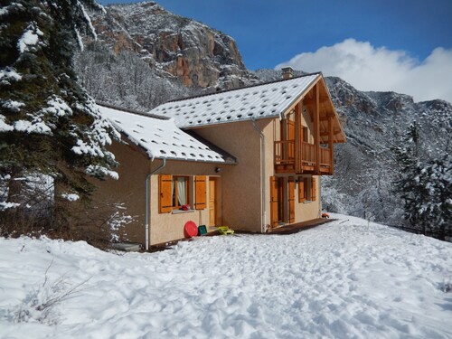 Chalet 10/12 people in the hamlet of Ecrins