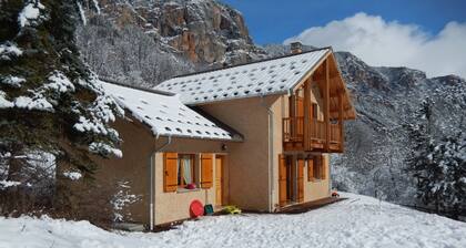 Chalet 10/12 people in the hamlet of Ecrins